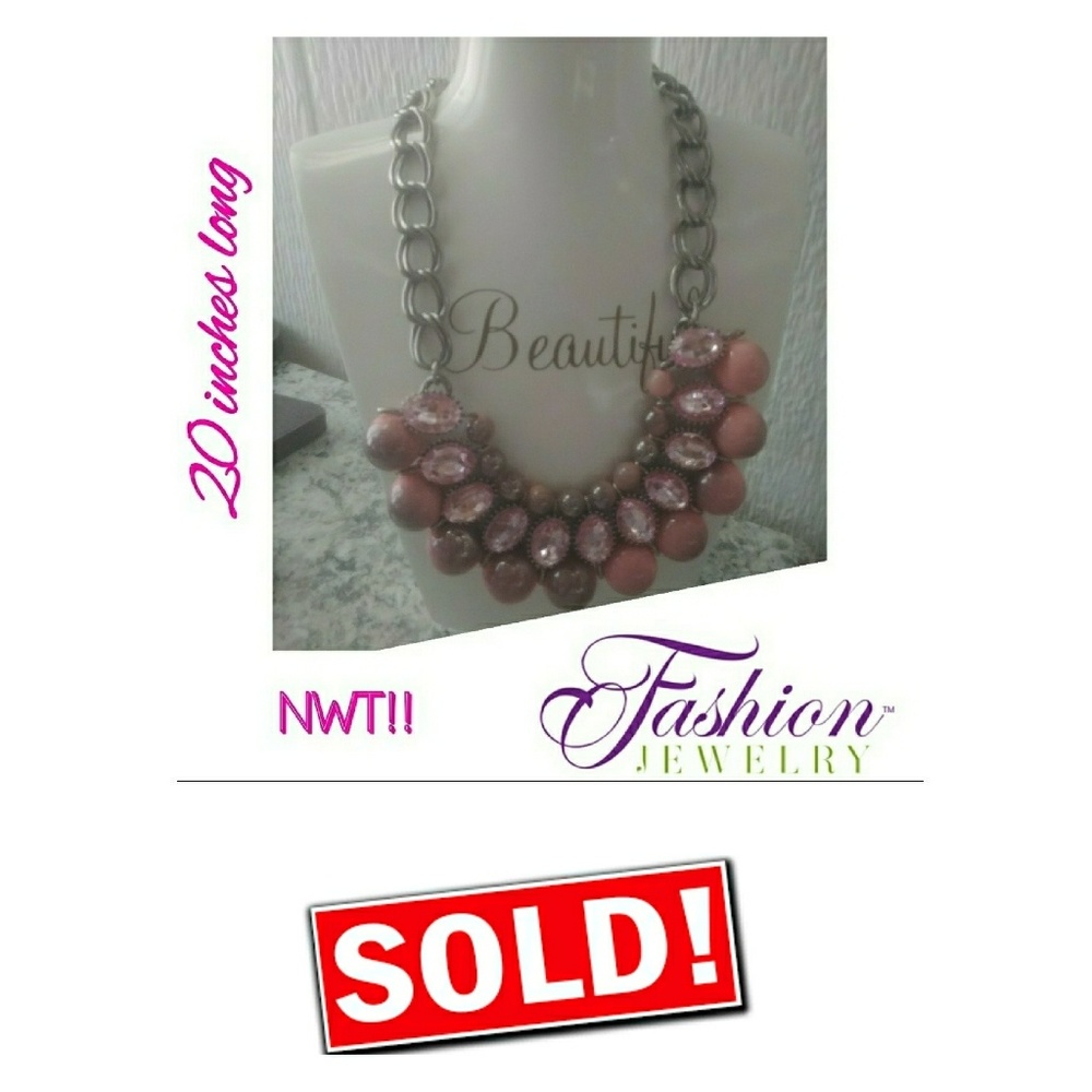 SOLD!! NWT! Fashion Jewelry Statement Necklace